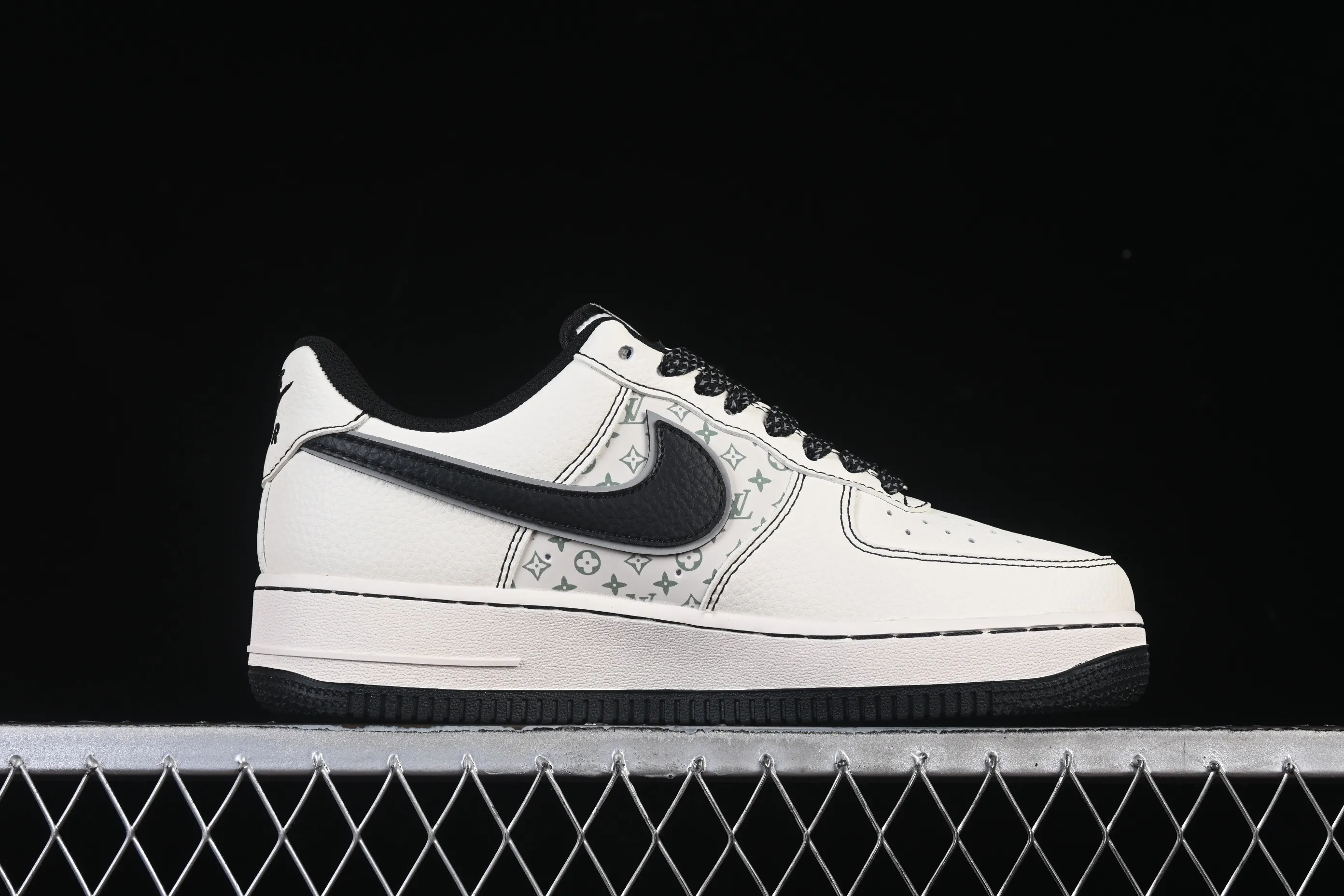 All Categories Nk Air Force 1 Air Force Series Nk Air Force 1 Low Air Force Low Nike Air Force 1'07 Low LV Co-branded Printed Beige and Black Hook Air Force One Low-top Casual Shoes HH7518-080